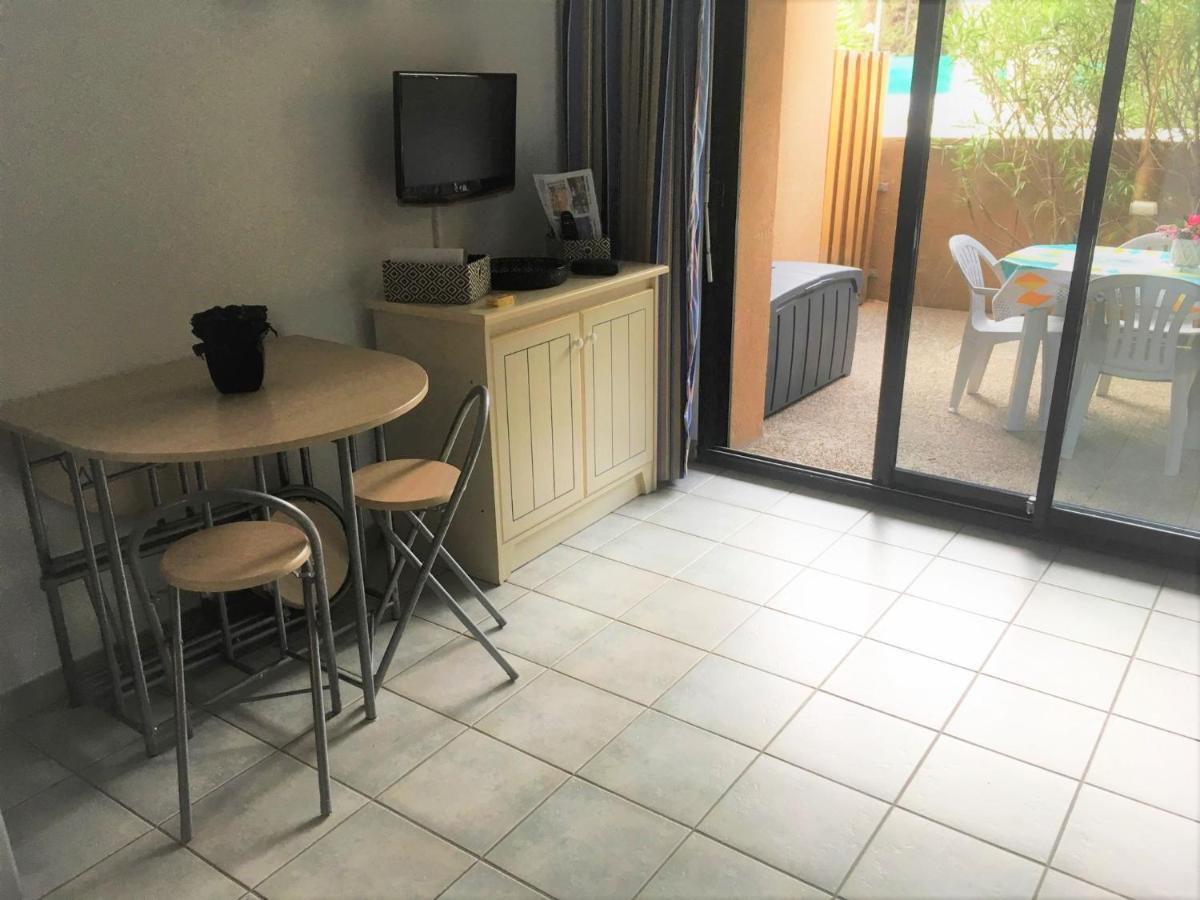 Sanary Sur Mer Appartement 30M2 T2 Avec Terrasse Piscine 10Min A Pied De La Plage Exteriér fotografie