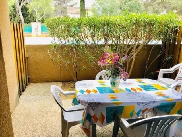 Sanary Sur Mer Appartement 30M2 T2 Avec Terrasse Piscine 10Min A Pied De La Plage Exteriér fotografie